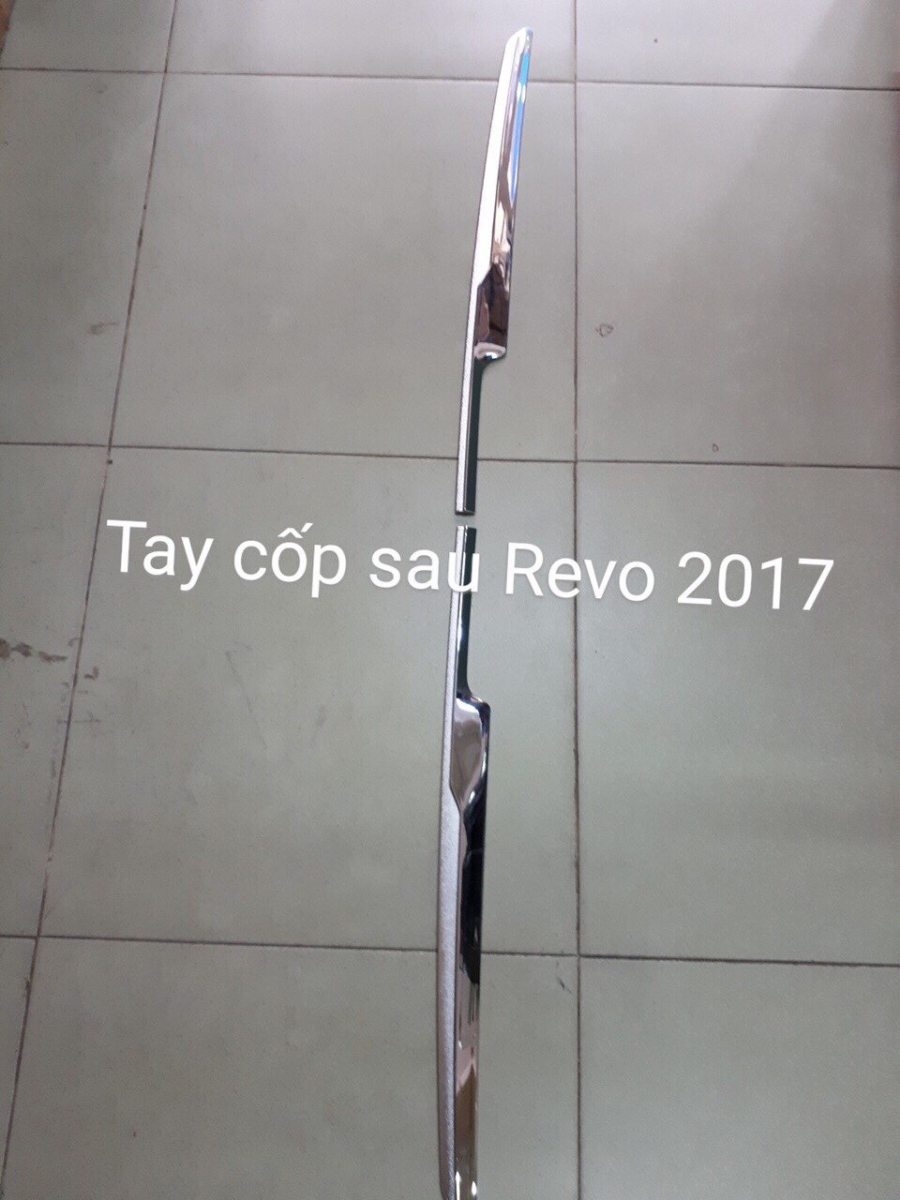 Tay cốp sau xe Hilux Revo - Đồ chơi lắp đặt thêm cho Hilux Revo